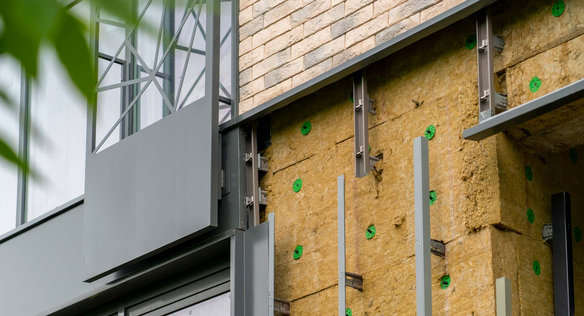 Voorbeeld tijdens renovatiewerken. Voorbeeld isoleren van de gevel Voorbeeld tijdens renovatiewerken. Voorbeeld isoleren van de gevel - VME Architectural Services
